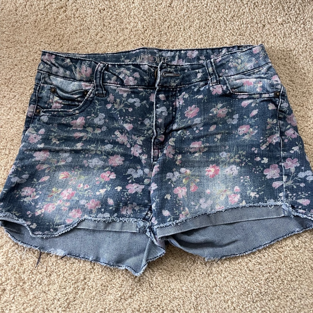 Cute girls Jean shorts with floral design